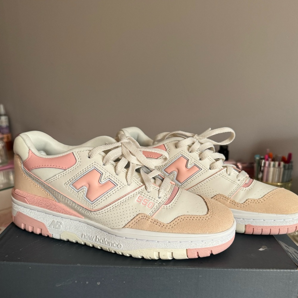 Women’s New Balance 550 - White/Pink Size 8
